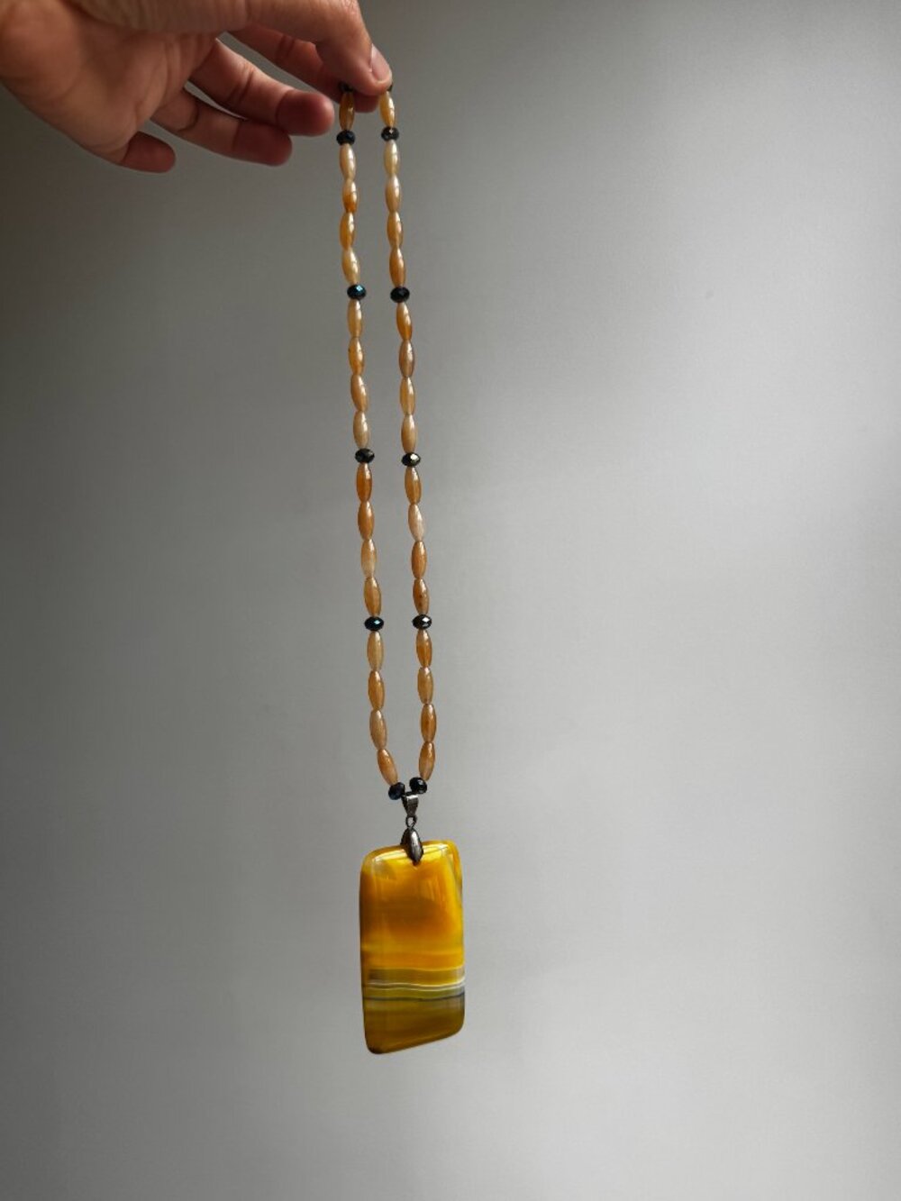Stunning Vintage Agate Necklace 12"